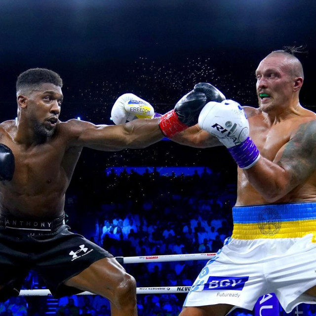 Anthony Joshua (lijevo) vs. Oleksandr Usik (desno)