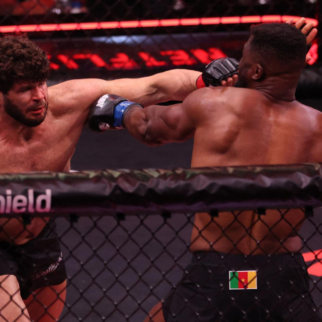 Philipe Lins (llijevo) vs. Francis Ngannou (desno)