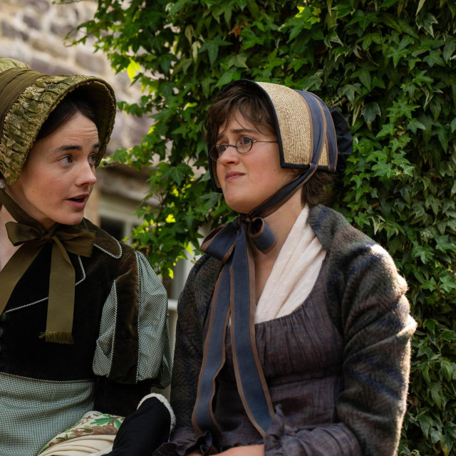 Charlotte (Anna Fenton-Garvey) i Mary (Ella Bruccoleri) u seriji ”Druga sestra Bennet”