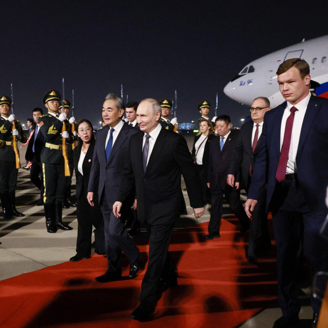 Ruski predsjednik Vladimir Putin i kineski ministar vanjskih poslova Wang Yi