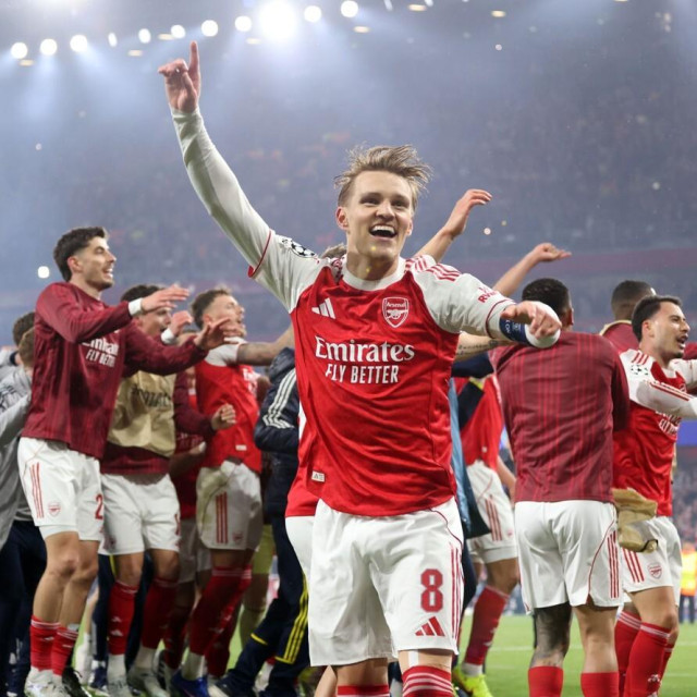 Slavlje nogometaša Arsenala