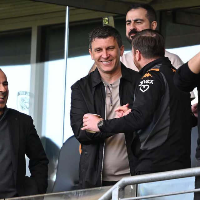 Sergej Jakirović na tribinama prati ulazak svog Hull Cityja u play-off za Premier ligu, u kojem je potom vodio momčad do trijumfa protiv Millwalla i ulaska u finale