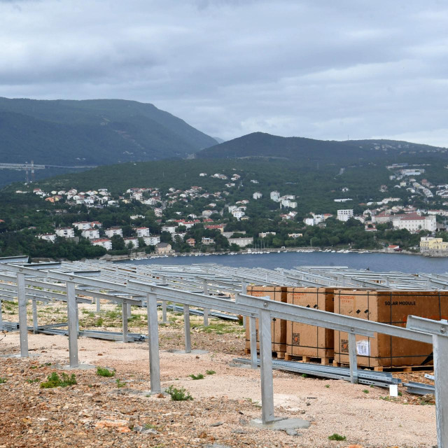 Za napajanje elektrolizatora INA gradi solarnu elektranu snage 11 MW