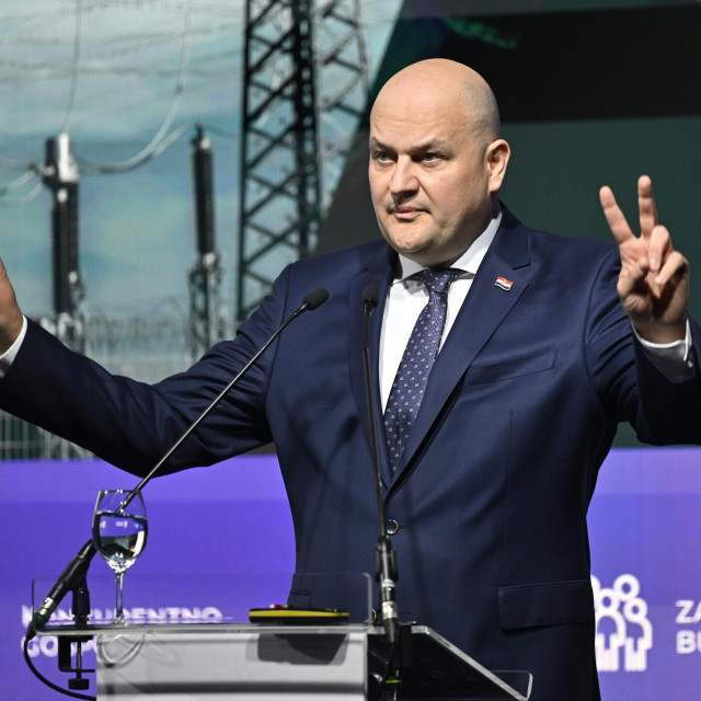 Ministar gospodarstva Ante Šušnjar je najavio kako će država će tvrtkama staviti na raspolaganje 2,9 milijardi eura