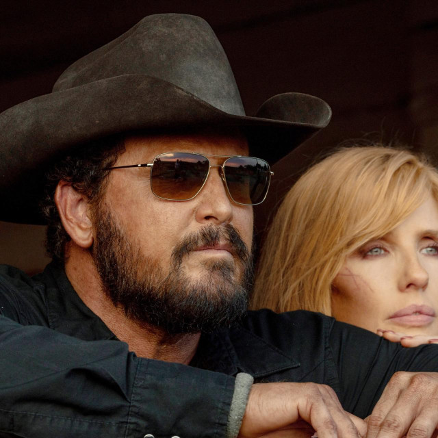 Cole Hauser i Kelly Reilly

Ranč Dutton
