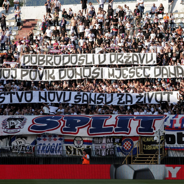 Poruka navijačke skupine Torcida