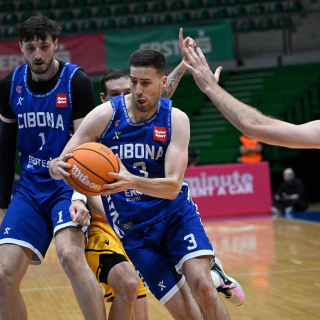 Kapetan cibosa Krešimir Radovčić u prodoru kroz splitsku obranu