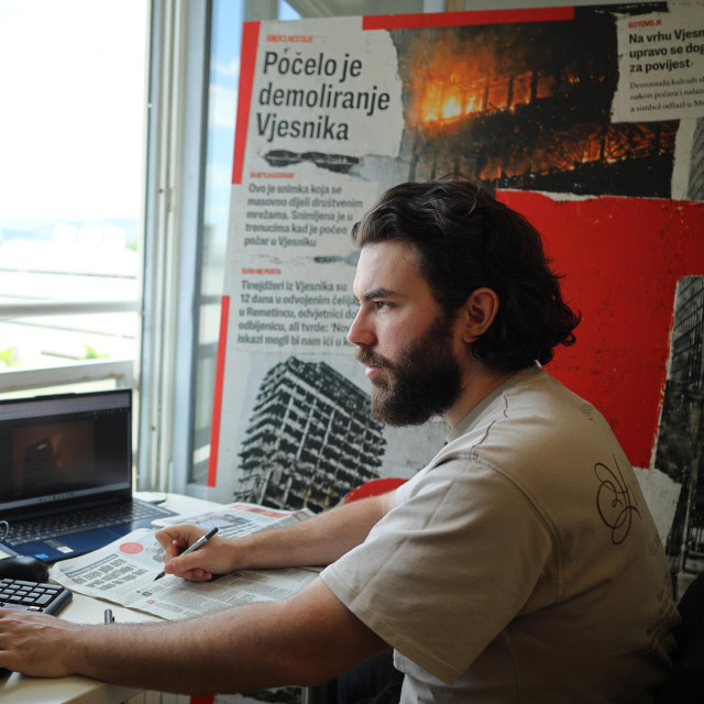 Na fotografiji: Krešimir Antunović, novinar Jutarnjeg lista u iznajmljenom stanu u Odranskoj ulici