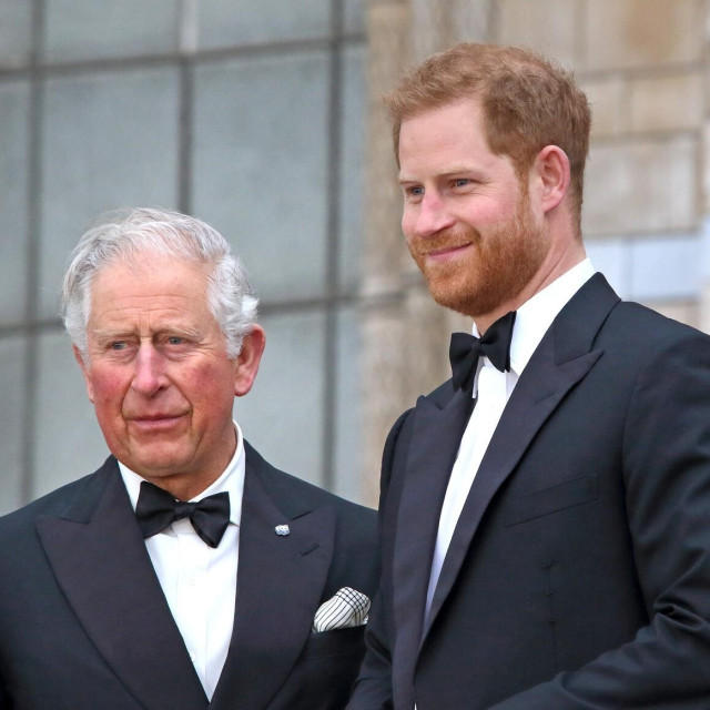 Kralj Charles III. i princ Harry