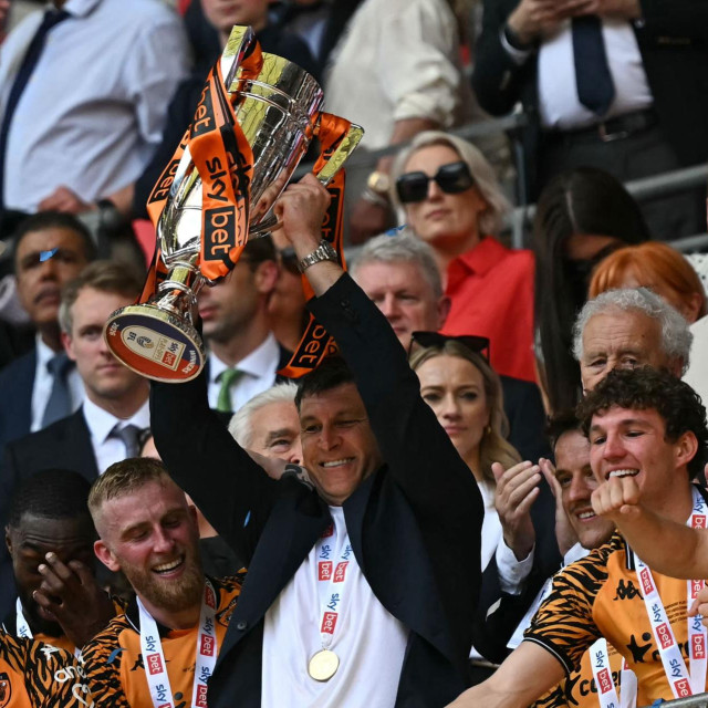 Sergej Jakirović slavi plasman u Premiership 