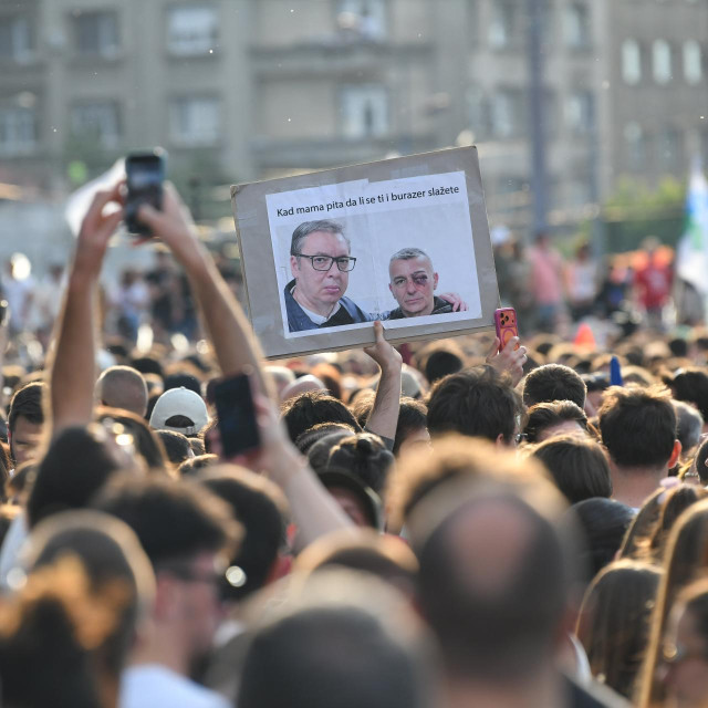 Veliki prosvjedni skup na beogradskom Trgu Slavija