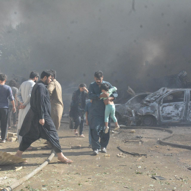 Pakistanske snage i spasioci na mjestu nesreće nakon što je u eksploziji ozlijeđeno nekoliko ljudi u blizini Chaman Phatak Quetta u jugozapadnom Balučistanu u Pakistanu