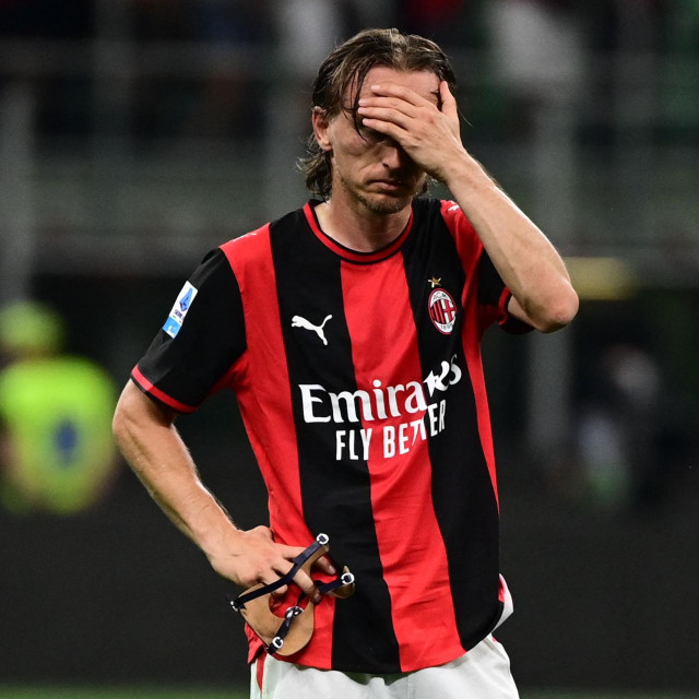 Utučeni Luka Modrić nakon posljednjeg zvižduka i upisanog poraza