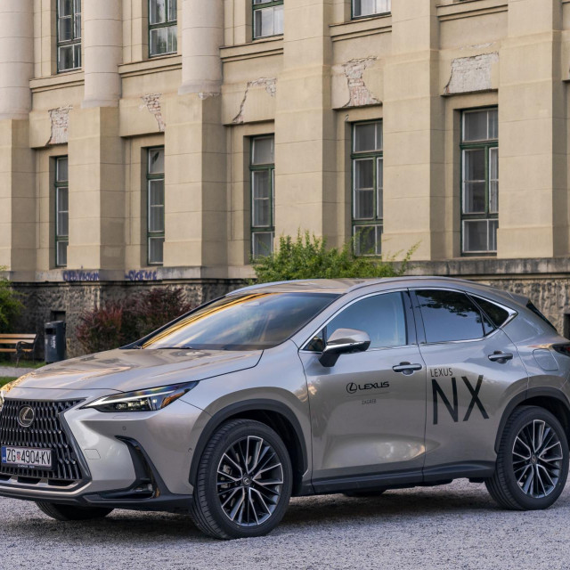 Lexus NX 450h+
