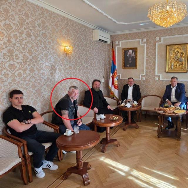 Davor Savičić (u krugu, drugi slijeva) na sastanku s Miloradom Dodikom u Moskvi