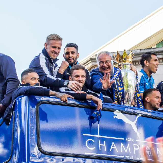 Schmeichel slavi titulu Leicestera sezone 2015./2016.