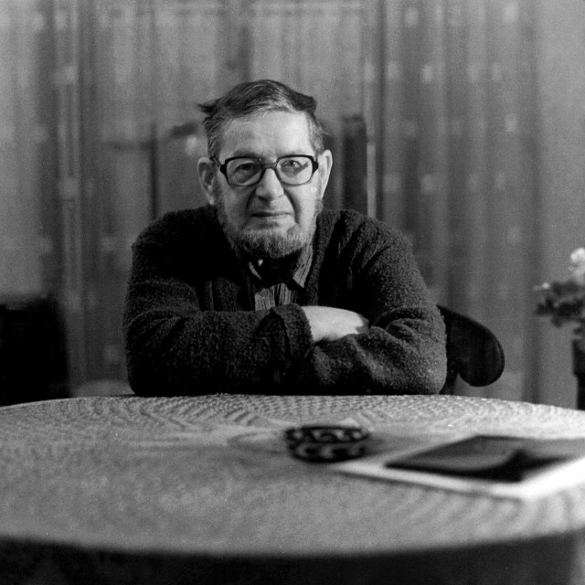 Dimitrije Bašičević Mangelos na fotografiji koju je snimio Antun Maračić 1987.