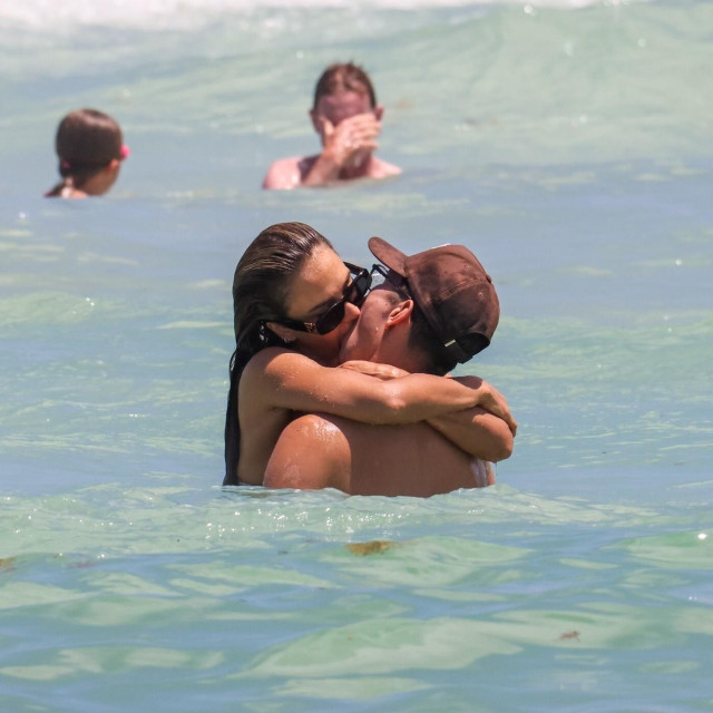 Jessica Alba i Danny Ramirez