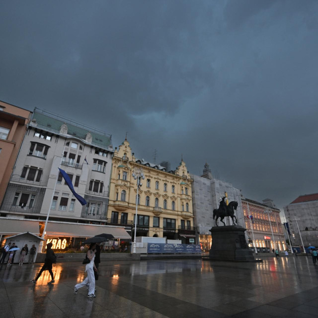 Nakon toplinskog vala u Zagrebu je pala kiša uz grmljavinu