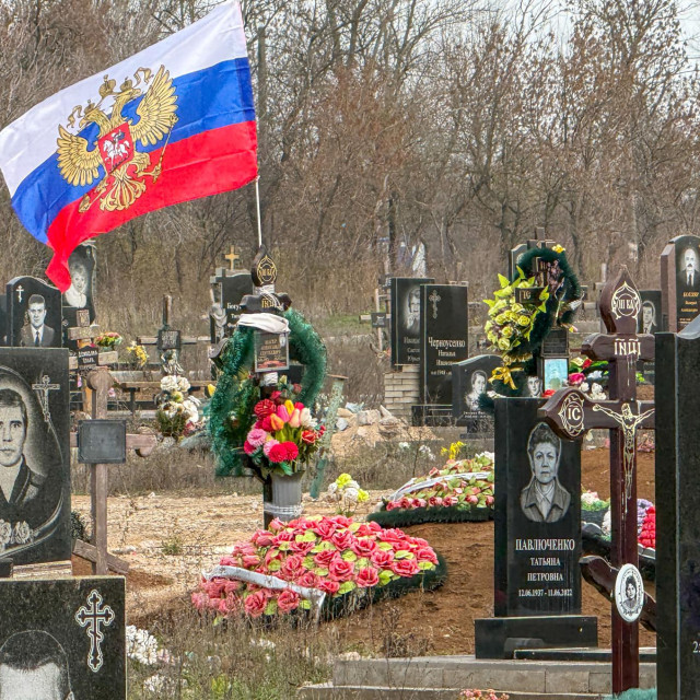 Grobovi ruskih vojnika u Mariupolju