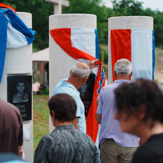 Spomenik u Vinjanima