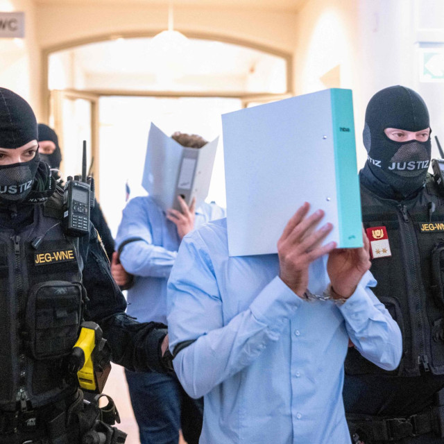 Arda K. i Beran A. stižu na sud u Bečkom Novom Mjestu