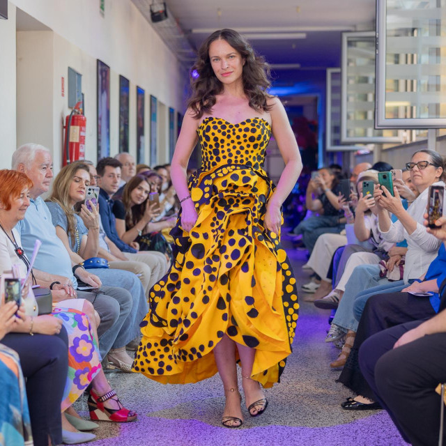Ljupka Gojić Mikić na modnoj reviji ŠMID Gala u Školi za modu i dizajn