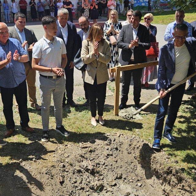 Polaganje kamena temeljca za školsku dvoranu Moravice
