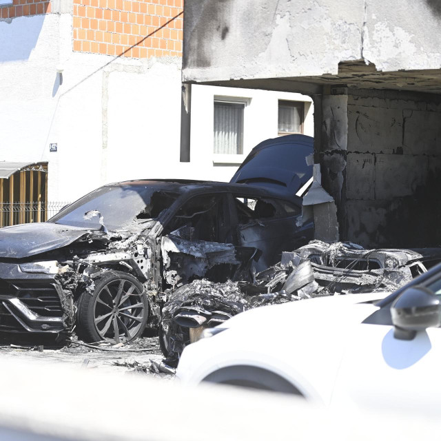 Lamborghini je izgorio potpuno, a još su tri vozila oštećena