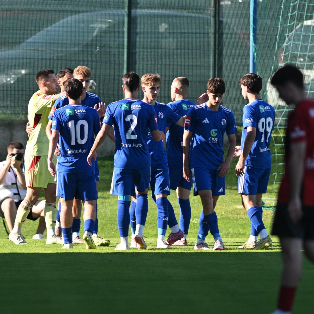 Nogometaši Rudeša u proslavi pogotka