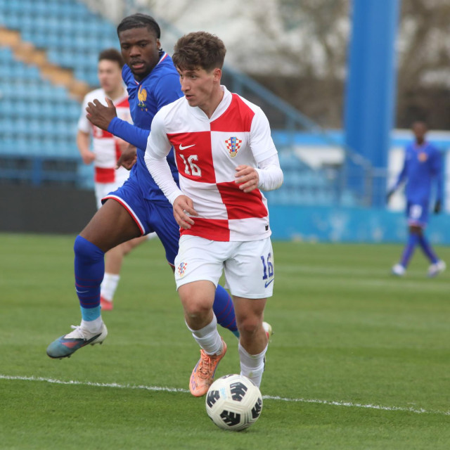 Šutalo je član U-19 reprezentacije Hrvatske