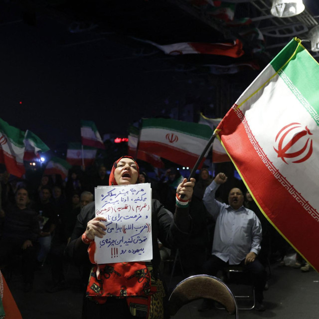 Iranski prosvjednici na ulicama Teherana u skupu protiv SAD-a i Izraela, 29. svibnja