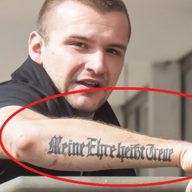 Meine Ehre heißt Treue na desnoj ruci osimnjičenog