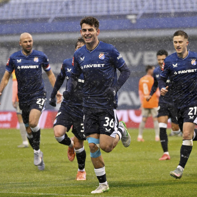 Sergi Domínguez u proslavi pogotka