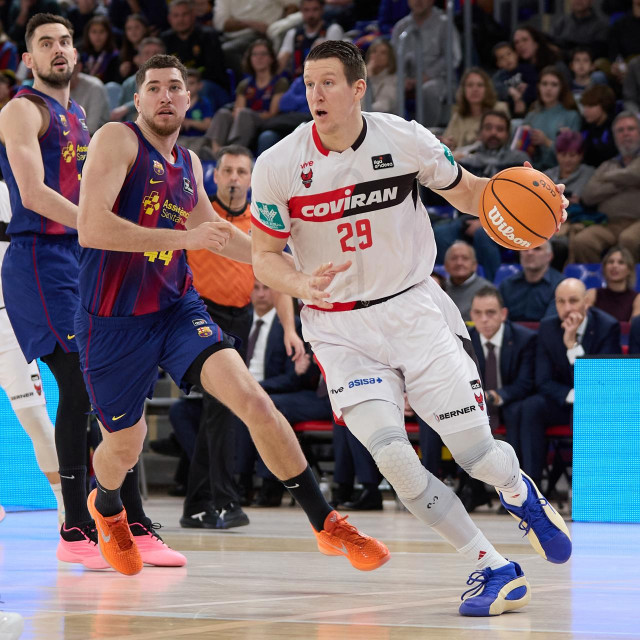 Luka Božić u akciji protiv Barcelone