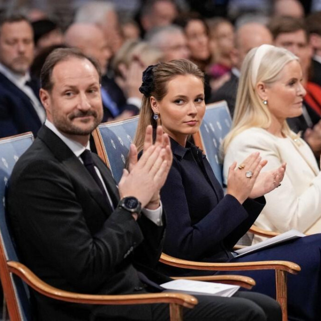 Krunski princ Haakon, krunska princeza Mette-Marit i princeza Ingrid Alexandra