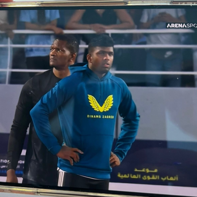 Rumesh Tharanga Pathirage u majici Dinama