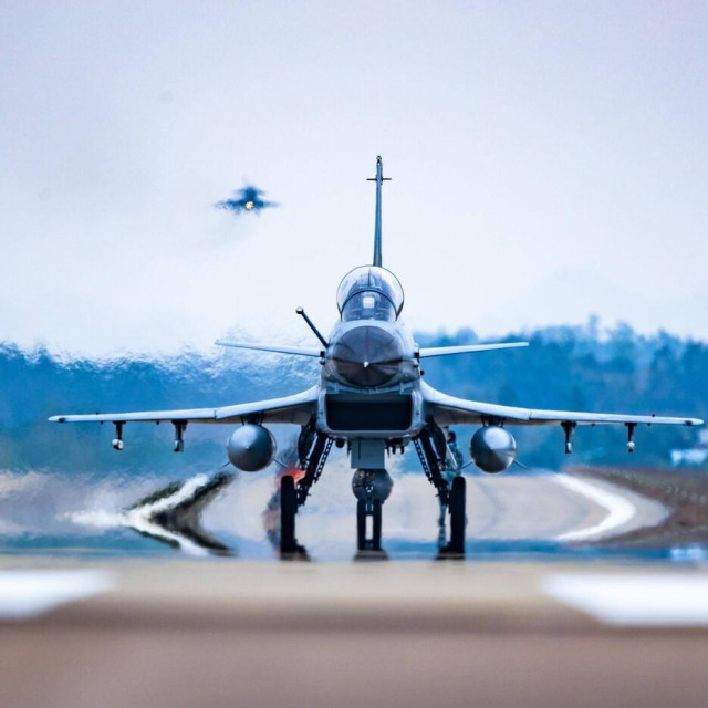 Chengdu J-10 borbeni avion