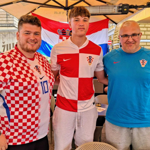 Navijači na Hrvatska - Belgija u Rijeci, prijatelji Ivan, Roko i Dario Tenžera