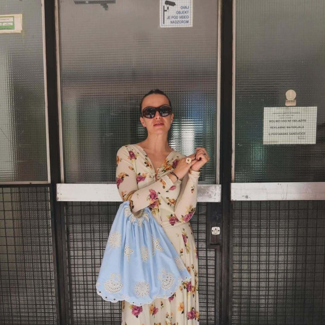Poduzetnica nosi haljinu kuće Acne Studios