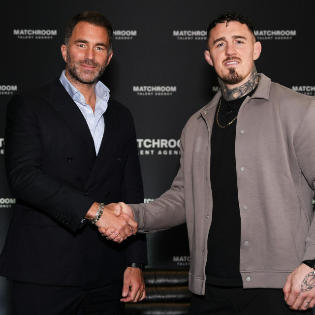 Eddie Hearn i Tom Aspinall