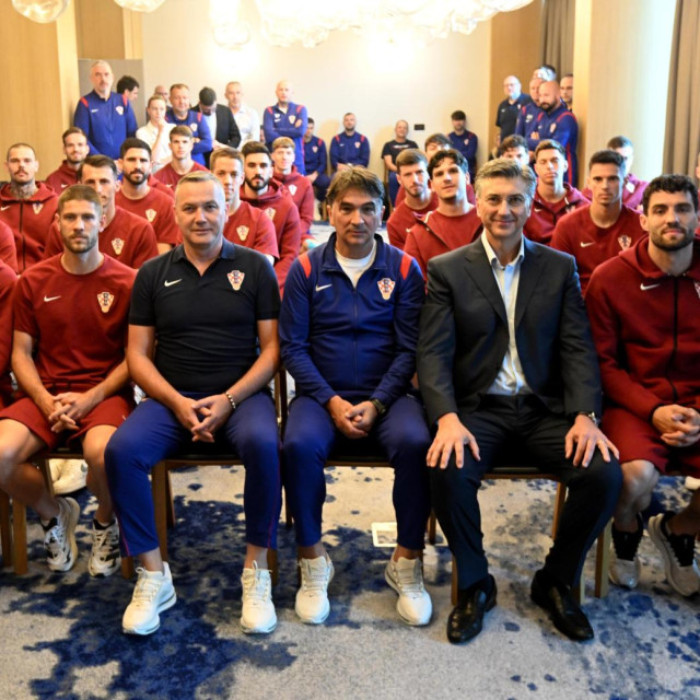 Premijer Andrej Plenković i Vatreni