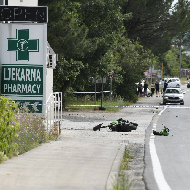 Teška prometna nesreća u mjestu Murvica u kojoj je dvoje ljudi smrtno stradalo