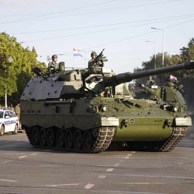 Panzer haubica na Vojnom mimohodu u Zagrebu 2025. 