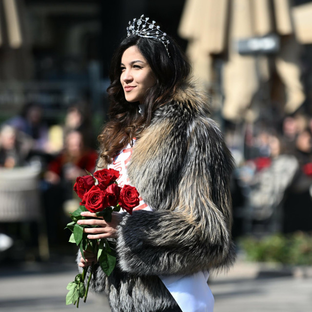 Kraljica Hrvatske Lana Lourdes Rupić dijelila je crvene ruže ženama u čast Dana žena na zagrebačkom Cvjetnom trgu