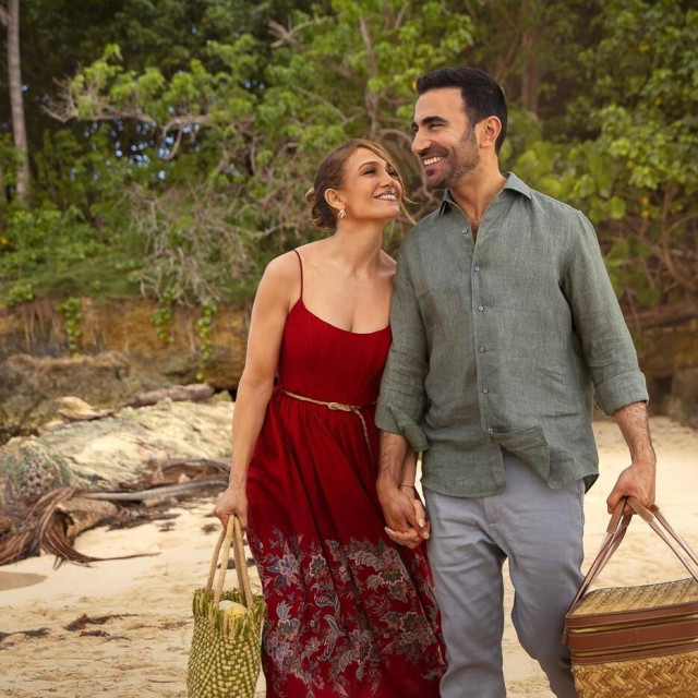 Jennifer Lopez, Brett Goldstein, ‘Office Romance‘