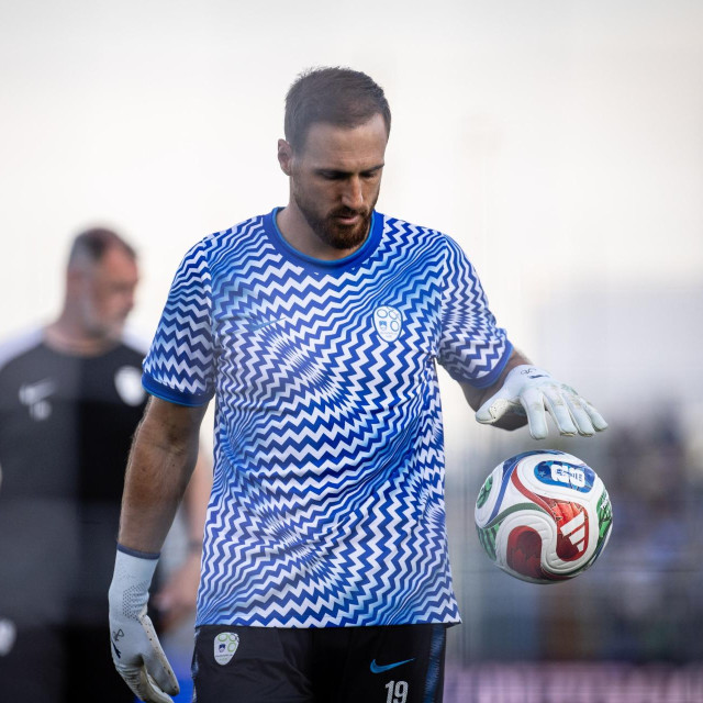 Jan Oblak na zagrijavanju prije utakmice s Hrvatskom