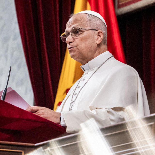 Papa Lav XIV.