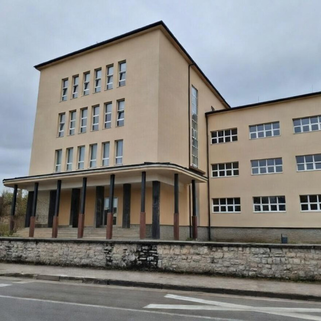 Zgrada Gimnazije Gospić