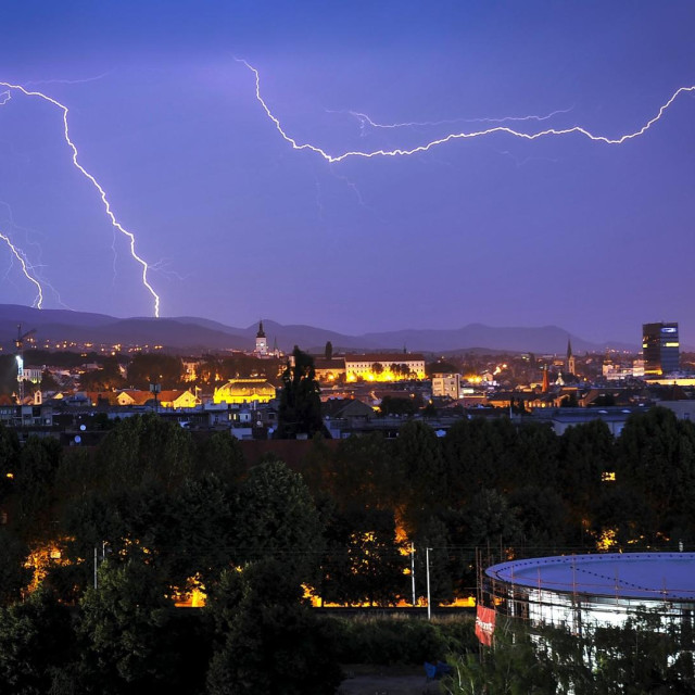 Munje iznad Zagreba
